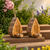 Rustieke Houten Vlinderhuis™ | kleurrijke bezoekers in de tuin