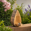 Rustieke Houten Vlinderhuis™ | kleurrijke bezoekers in de tuin